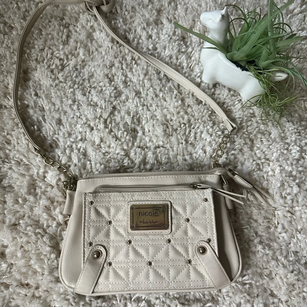 Brand new crossbody Nicole by Nicole Miller soft beige cream fall clutch…